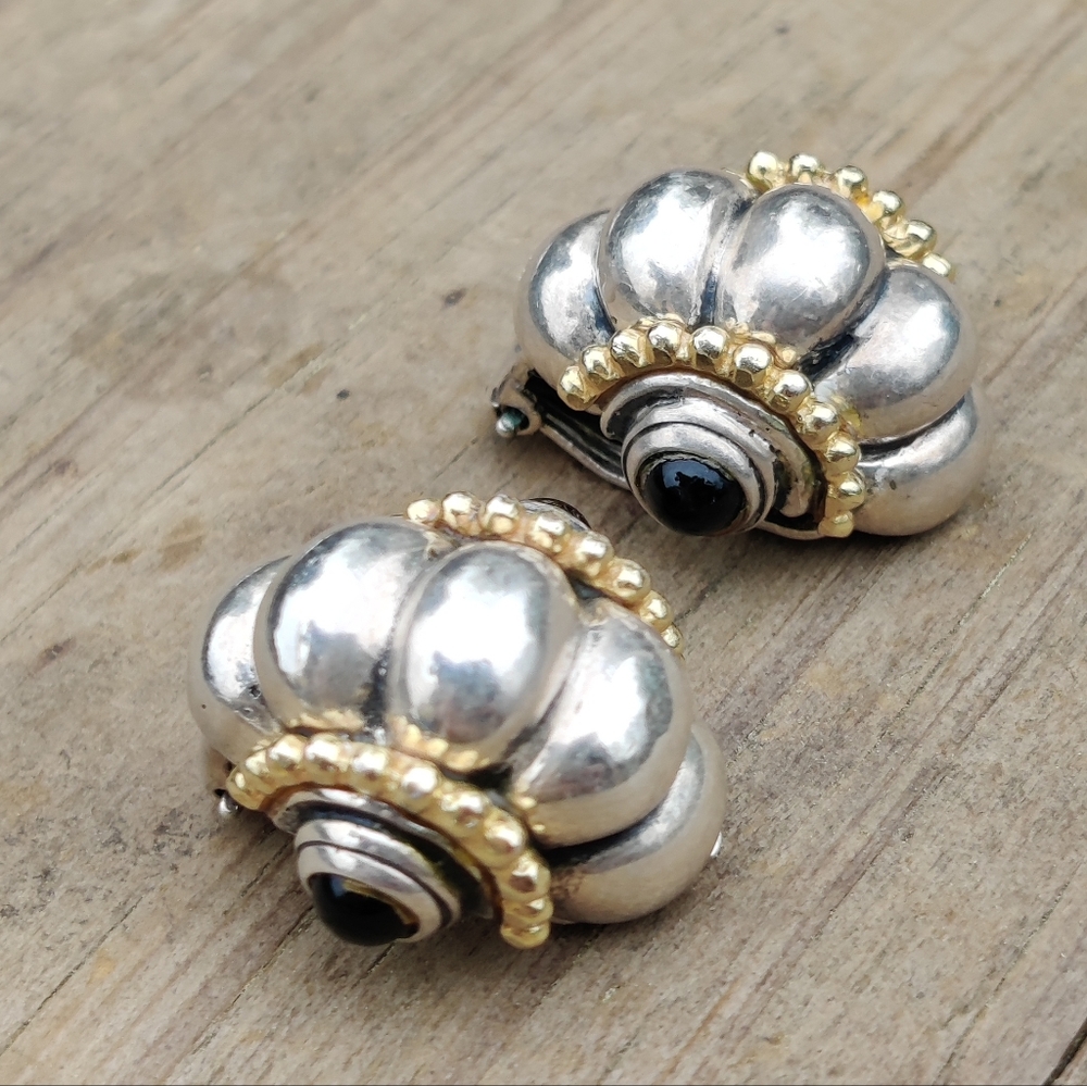 Vintage sterling Margaret Ellis Etruscan Revival onyx earrings - Picture 3 of 12